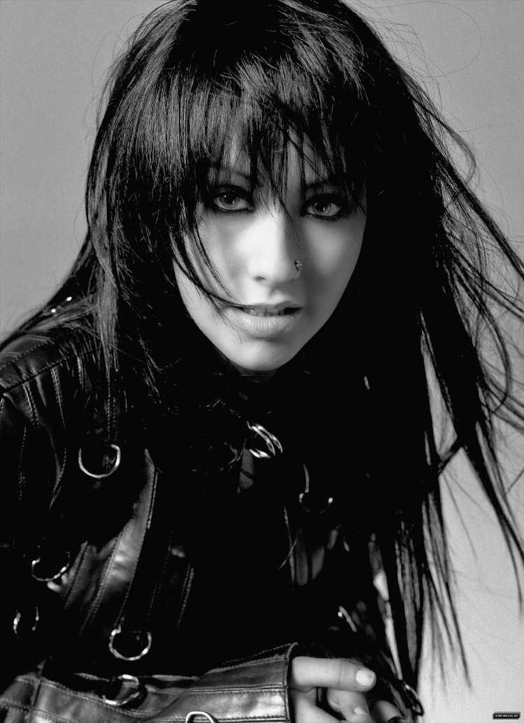 Брюнетки с длинными волосами