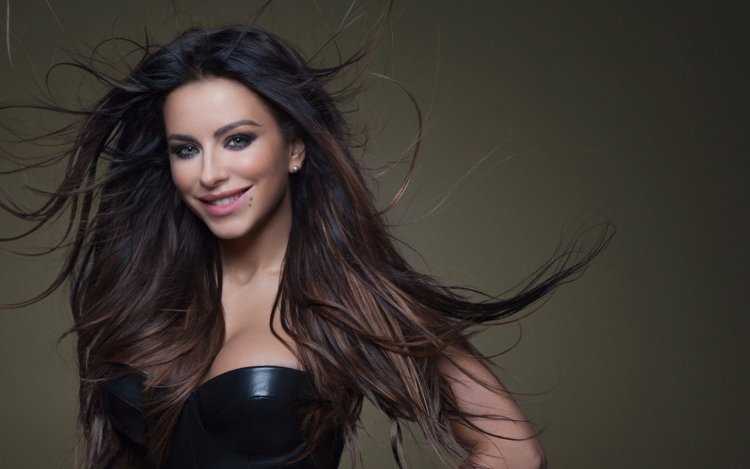 Певица с длинными волосами русская брюнетка12