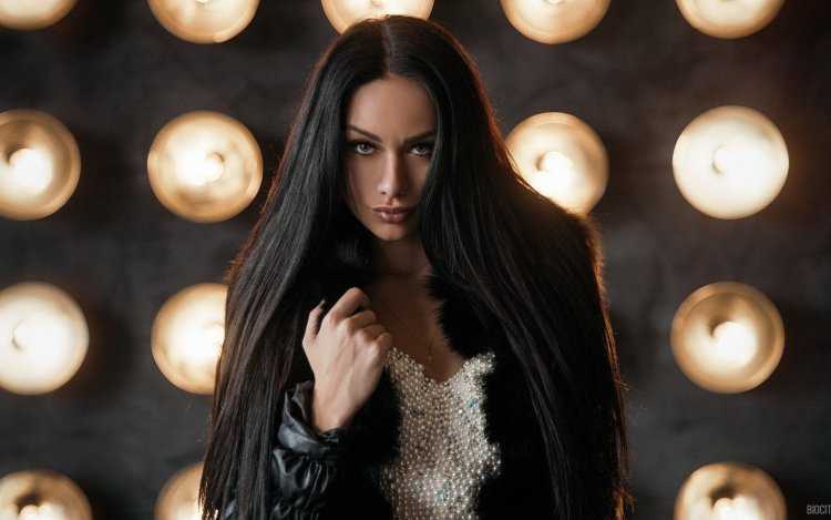 Красивые брюнетки с длинными волосами