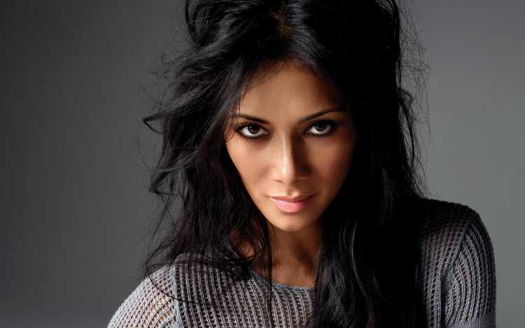 Певица Николь Шерзингер