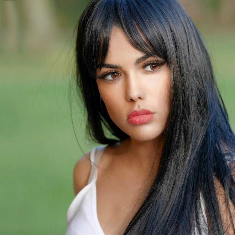 Певица с длинными волосами русская брюнетка44