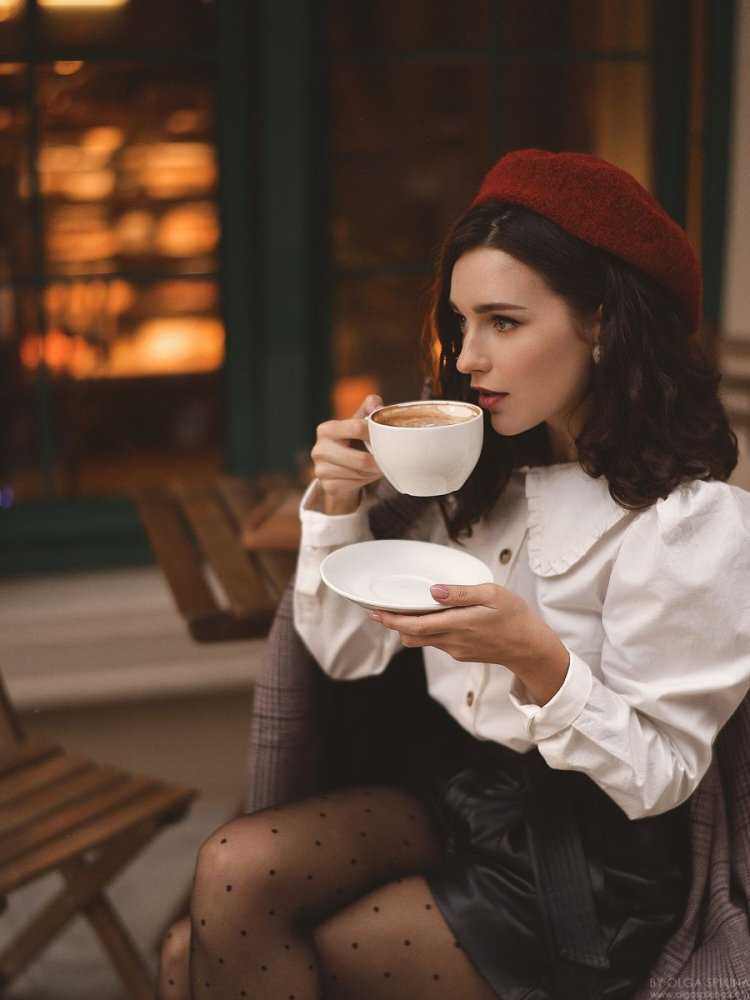 Соблазнительная фотосессия в кофейне