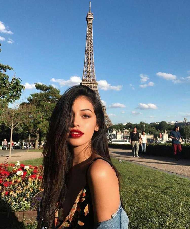 Эротическая фотосессия по правилам парижского стиля