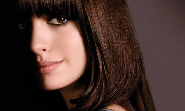 Полная брюнетка с челкой70