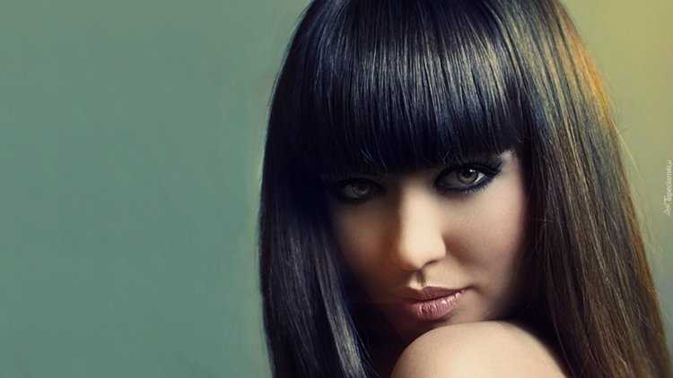 Полная брюнетка с челкой61