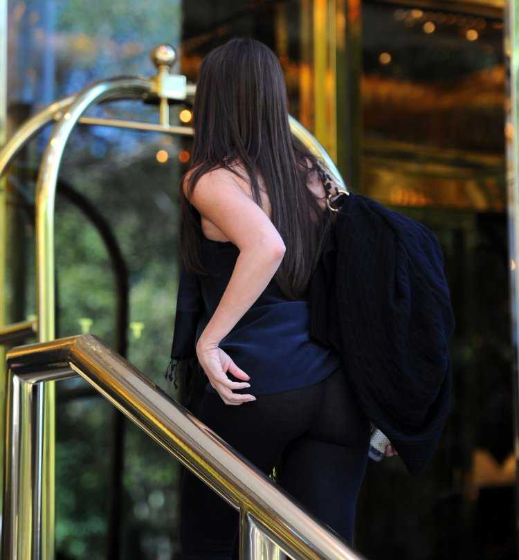 Девушки брюнетки с боку