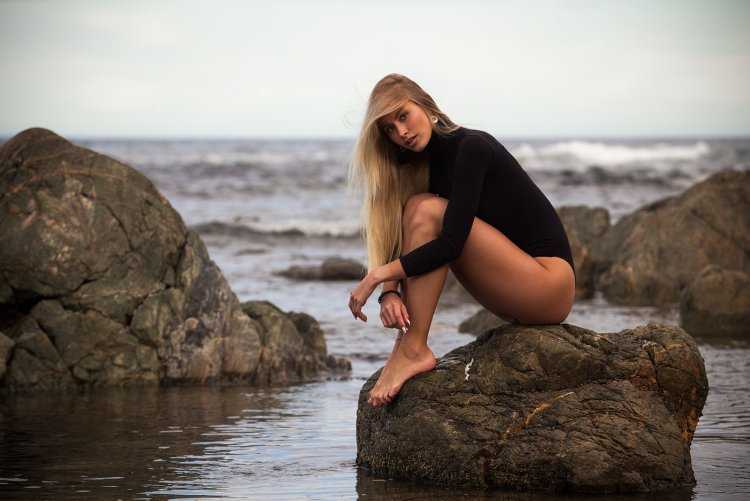 Блондинка на Камне