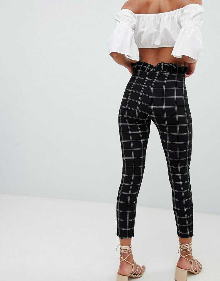 Обтягивающие штаны в клеточку