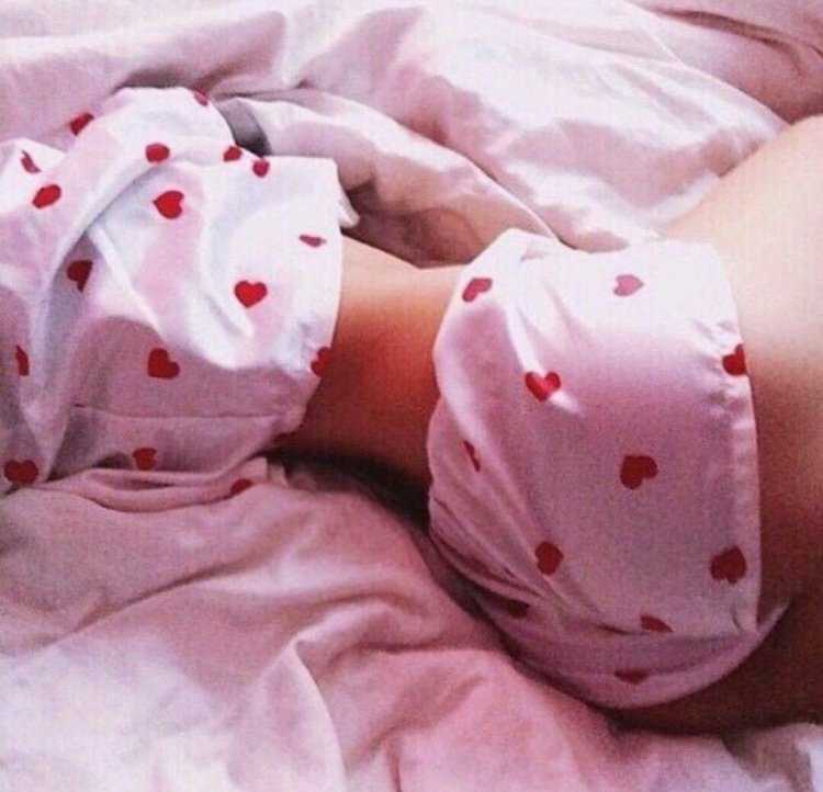 Девочка в пижаме без лица