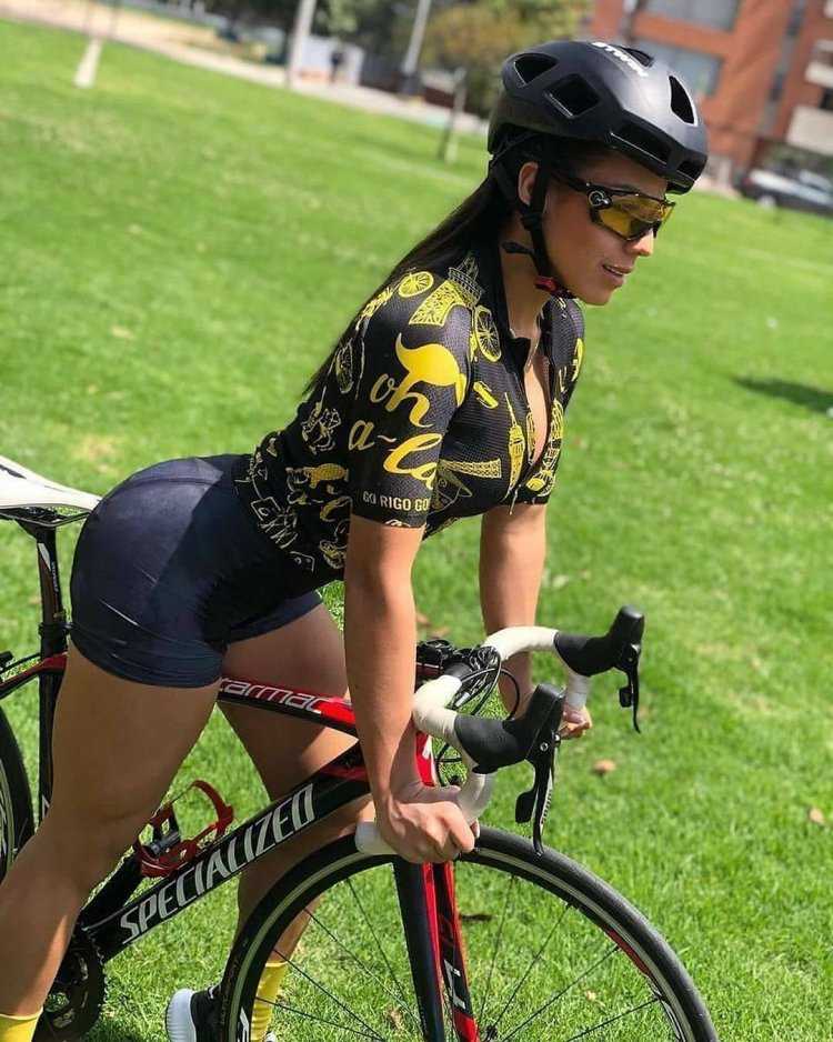 Ноги велосипедисток