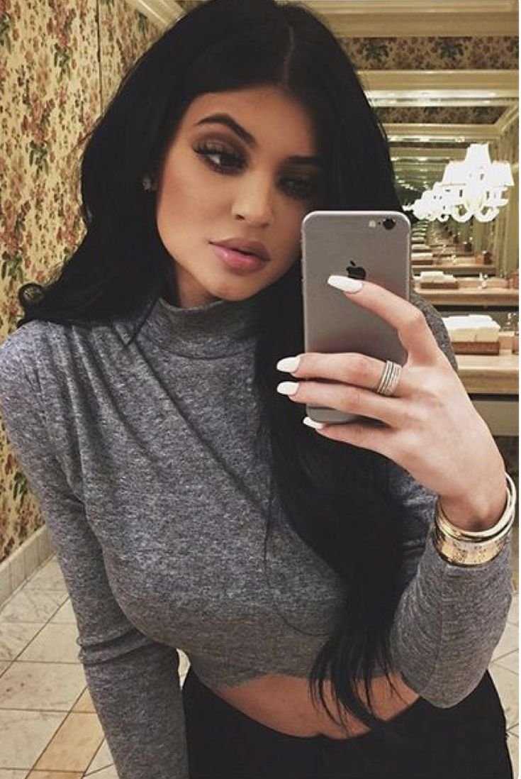 Кайли Дженнер селфи