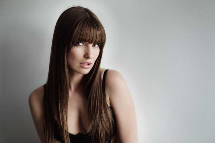 Прямая челка