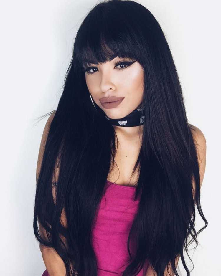 Черные волосы с челкой