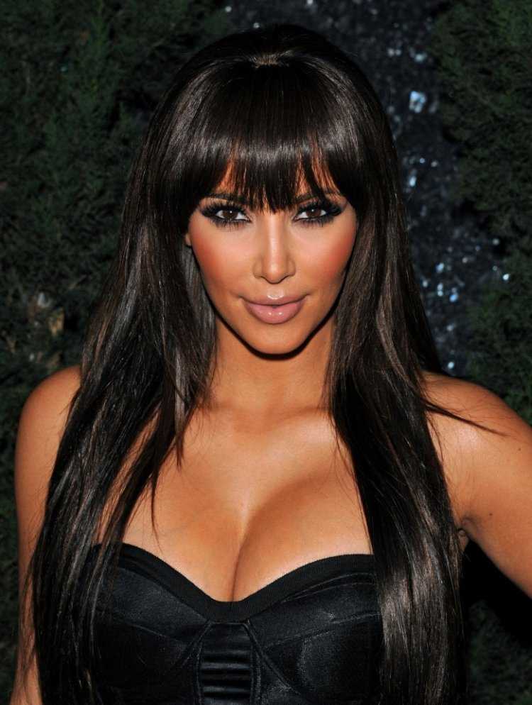 Ким КАРДАШАН грудь