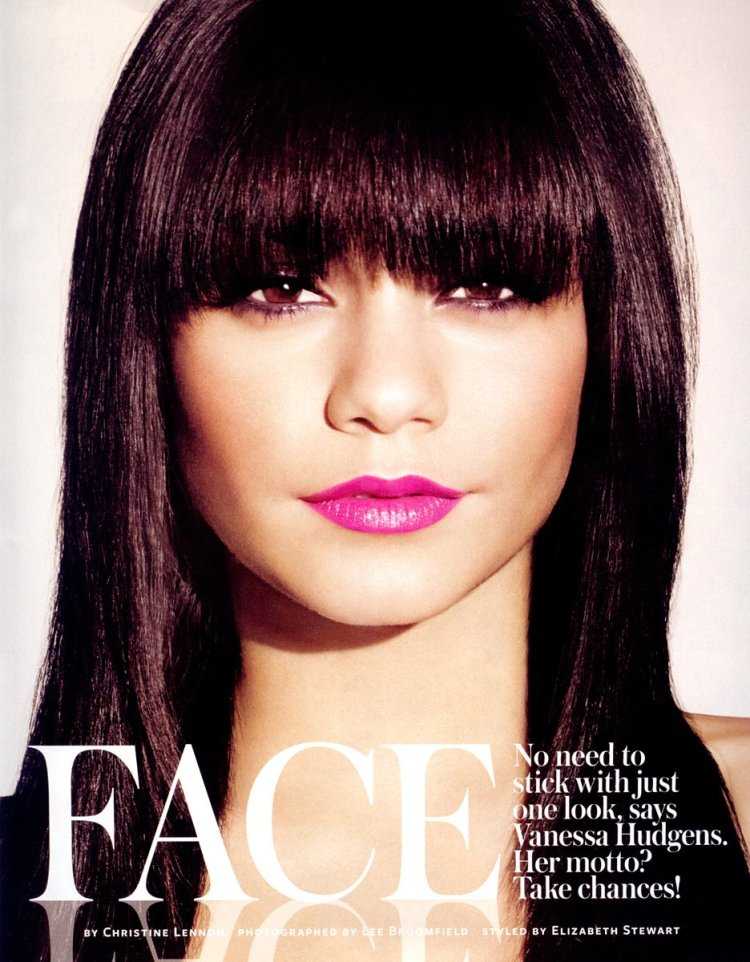 Прямая челка на длинные волосы брюнетки74