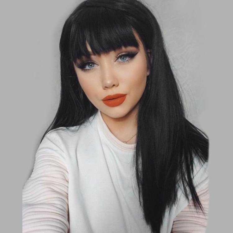 Черные волосы с челкой