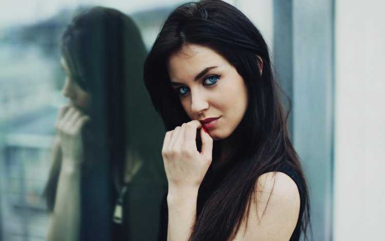 Модель Aurela Skandaj