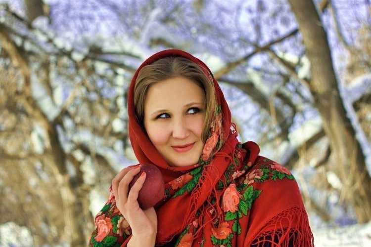 Женщина в платке