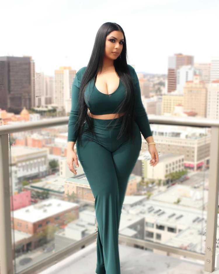 Селфи полных женщин