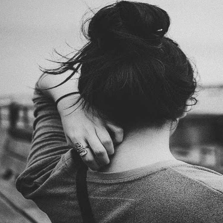 Пухлая брюнетка со спины7