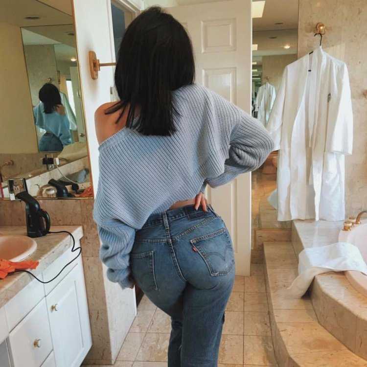 Кайли Дженнер со спины