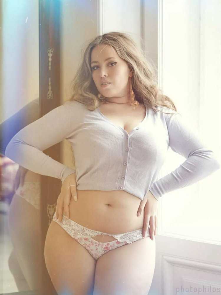 Биг асс Моника Сантьяго