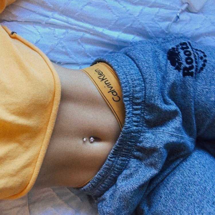 Девушка без пупка