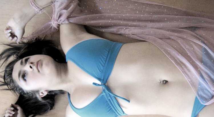 Пупок японских девушек