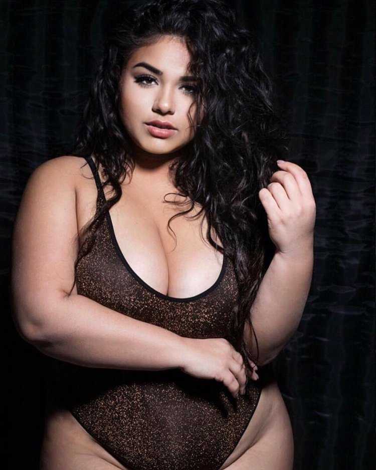 Фотомодель Jin Baek Plus Size