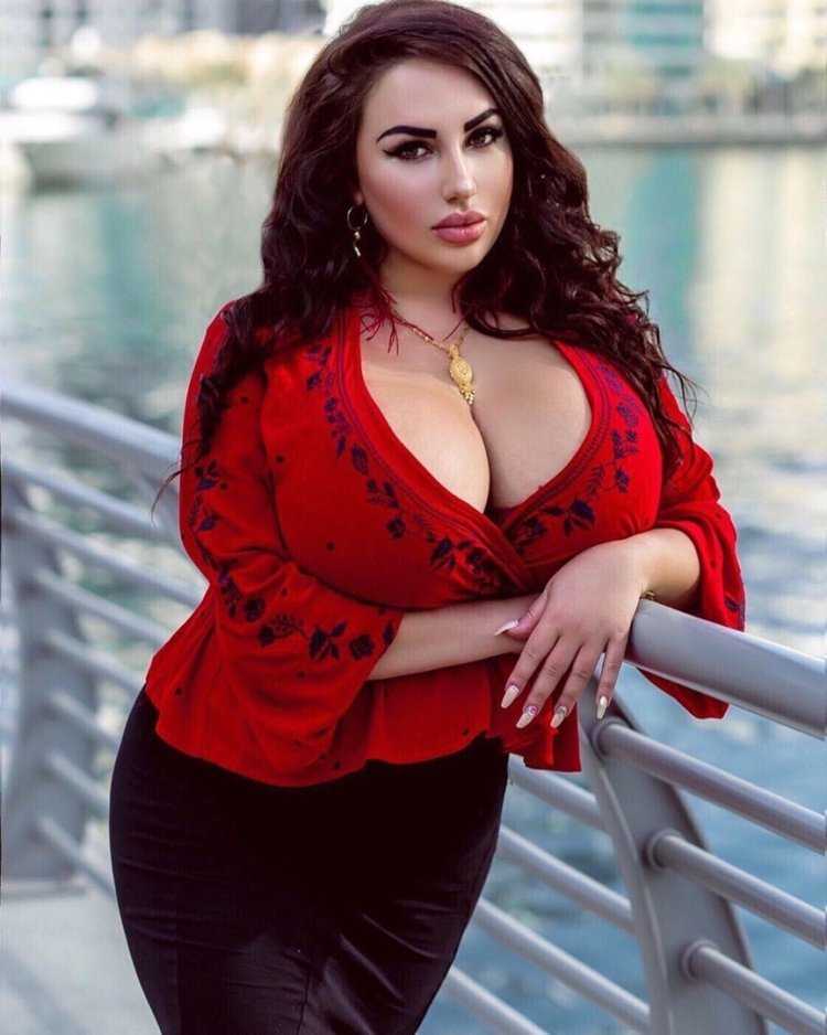 Келли Моран плюс