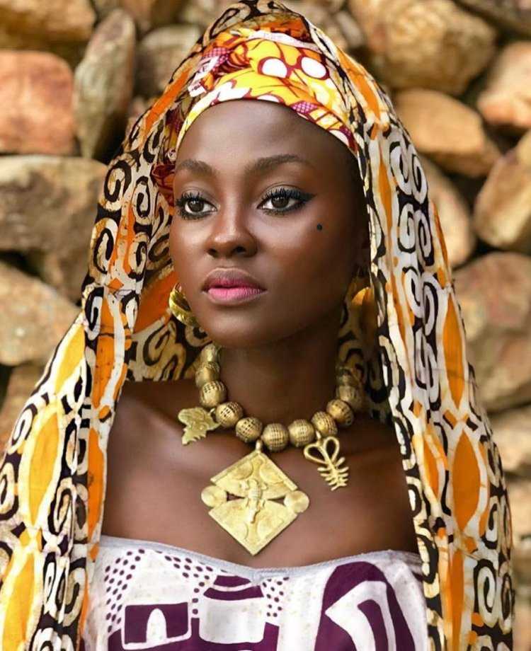 Женщины сочень бодьшими бедоами