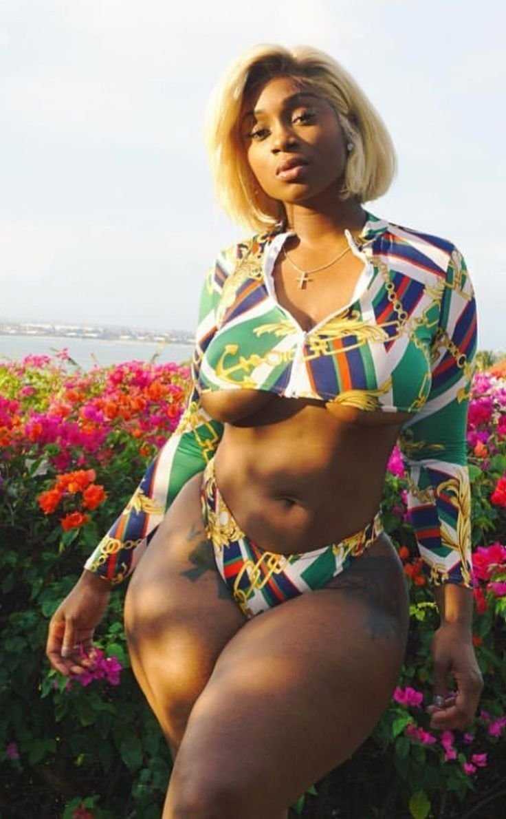 Толстая темнокожая женщина