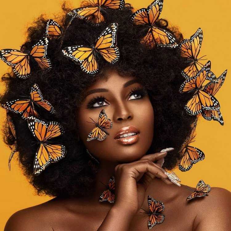 Африканка с платком на голове