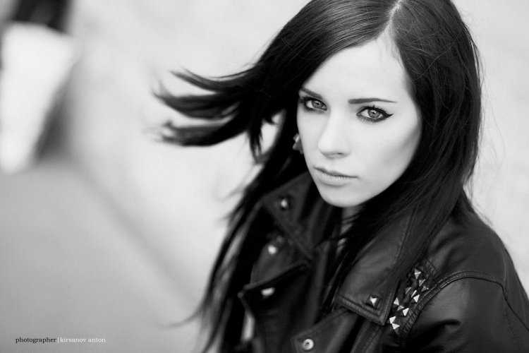 Лена брюнетка