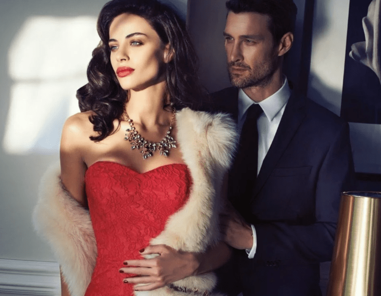 Шикарные пары в вечерних нарядах