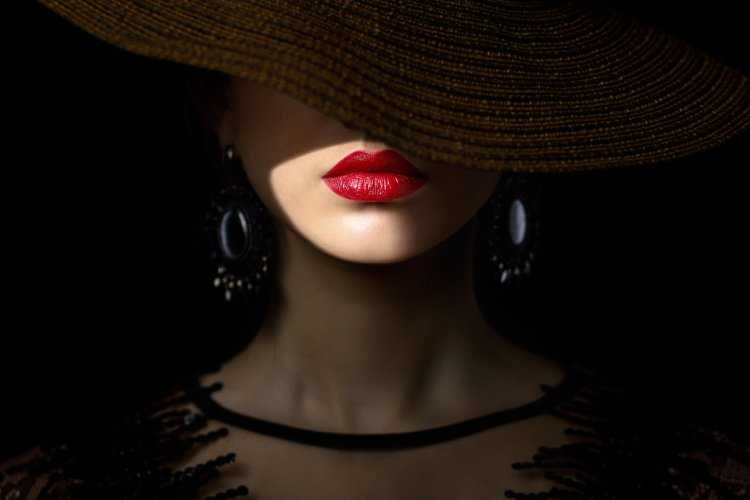 Роковая женщина брюнетка53