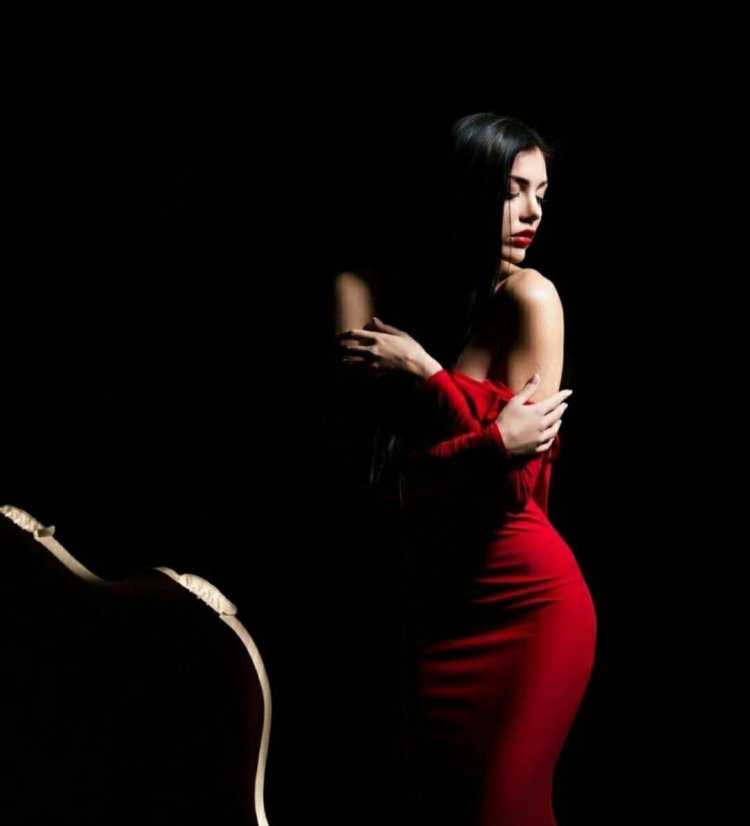 Женщина в Красном