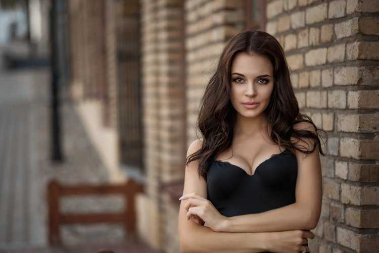 Пейтон модель брюнетка