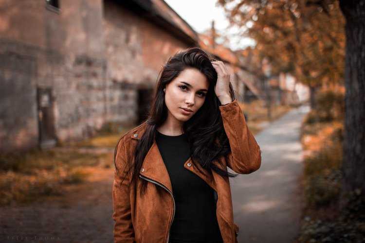 Модели брюнетки