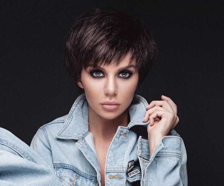 Анна Седокова с короткой стрижкой