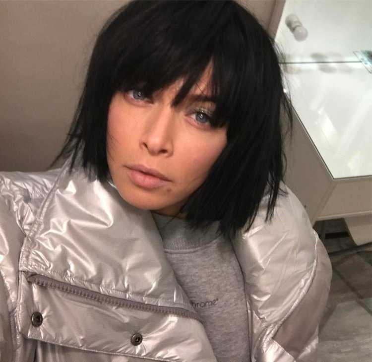 Вера Брежнева с черными волосами