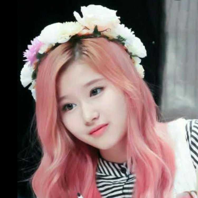 Кореянки с розовыми волосами