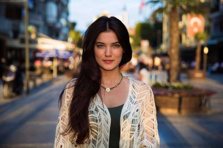 Турецкая актриса Пинар Дениз