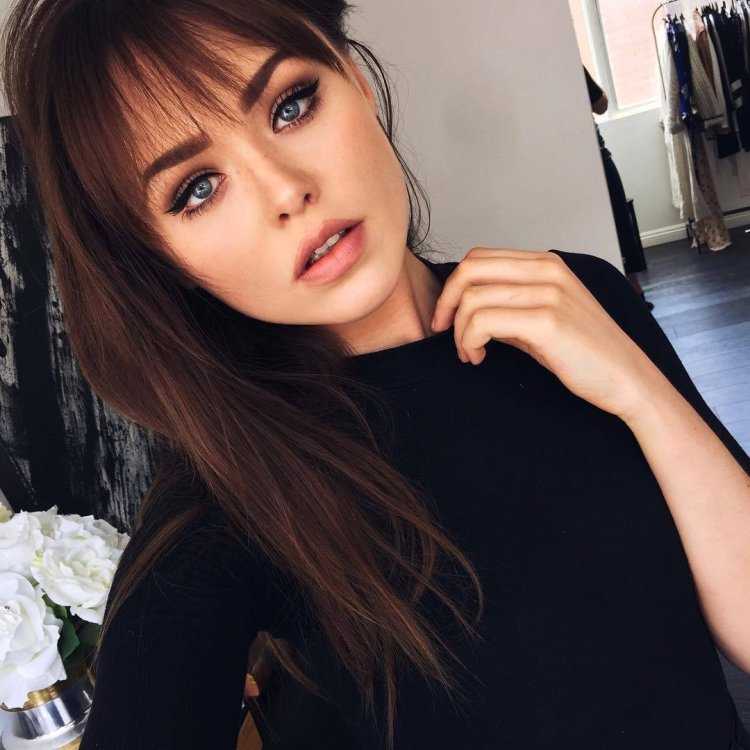 Kristina Bazan с челкой