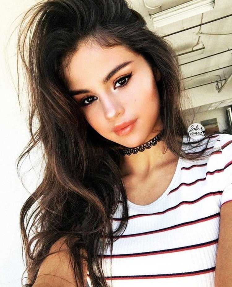 Красивые девушки брюнетки с карими глазами