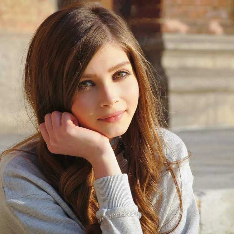Русская девушка с карими глазами32
