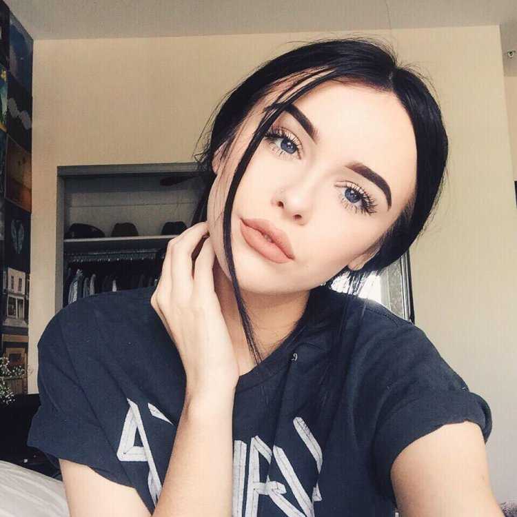 Acacia Brinley черные волосы