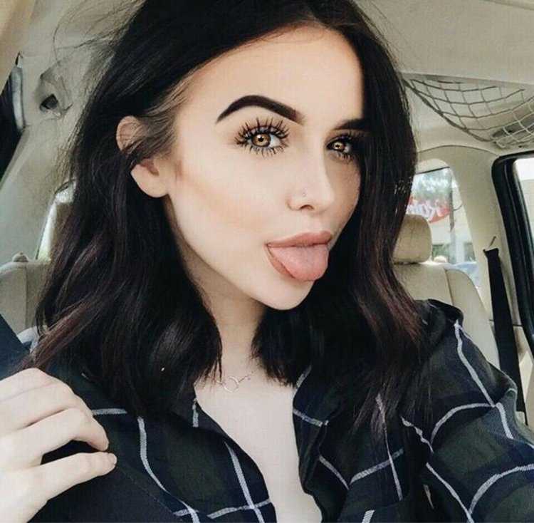 Акейша Бринли каре