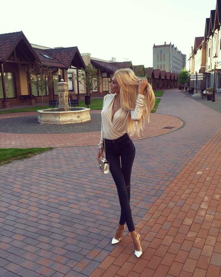 Алена Шишкова со спины