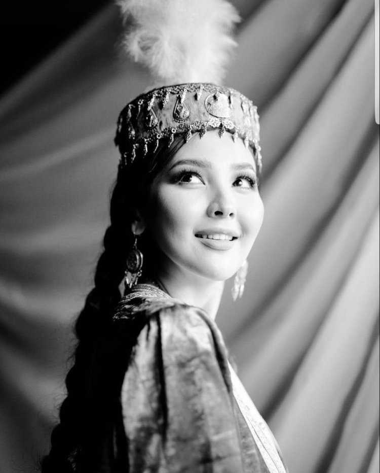 Айжан Асемова купальник